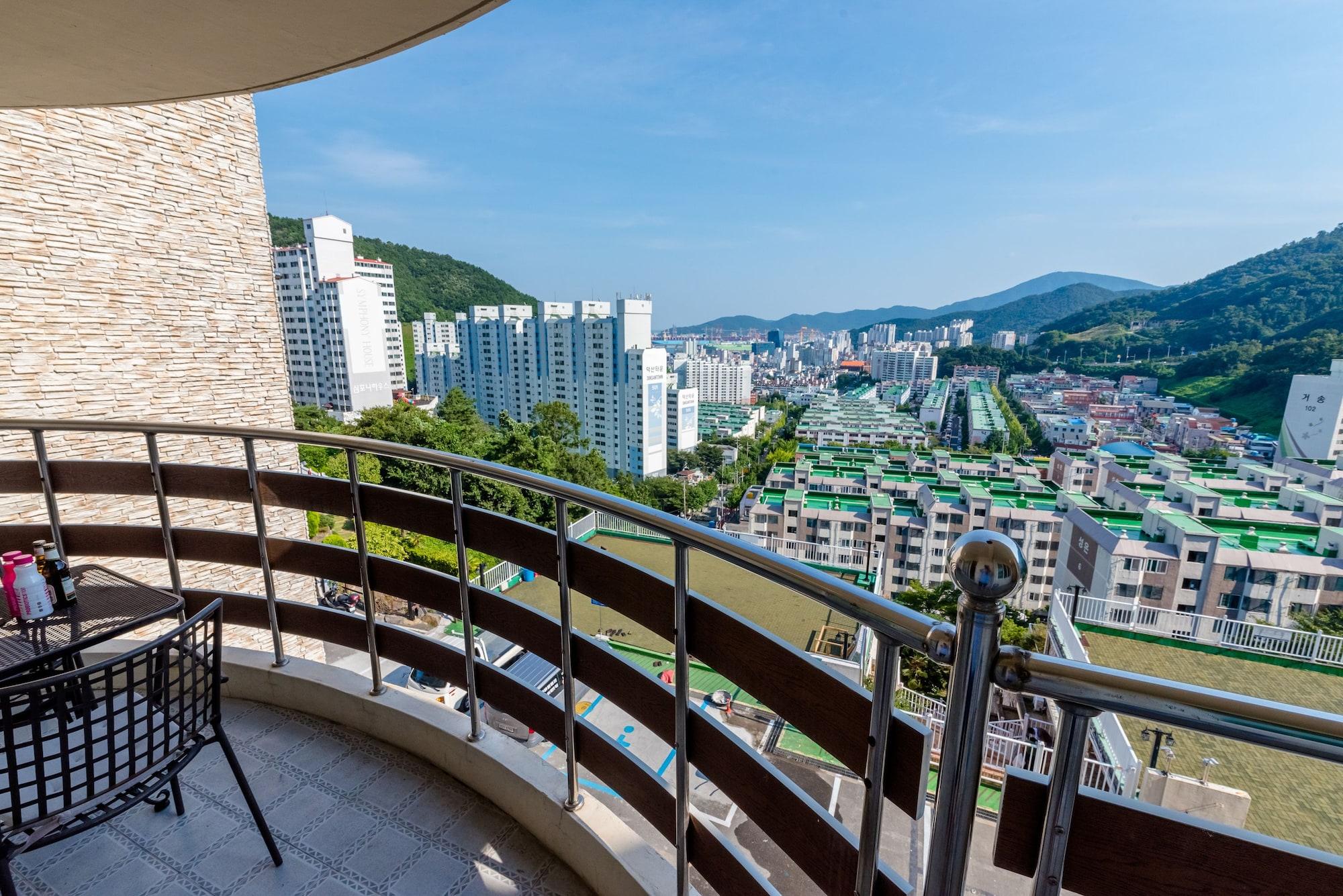 Home Fourest Resort Geoje Exterior photo