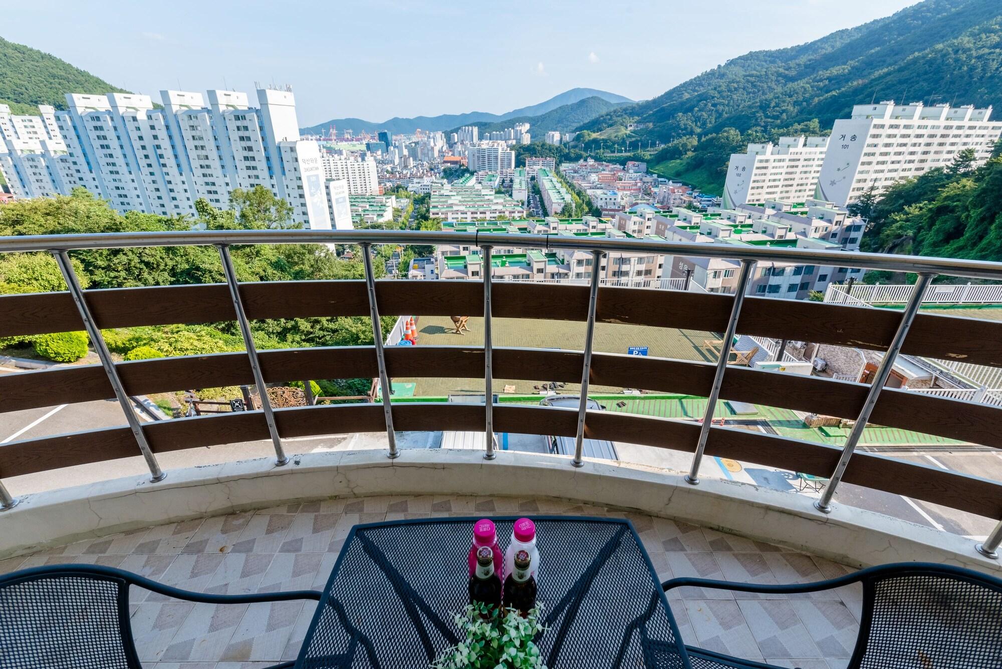 Home Fourest Resort Geoje Exterior photo
