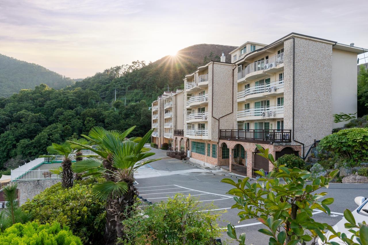 Home Fourest Resort Geoje Exterior photo